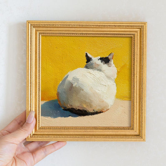 Hand-Painted Round Cat Oil Painting: Living Room Wall Art Decor, Kitty Portrait Gift